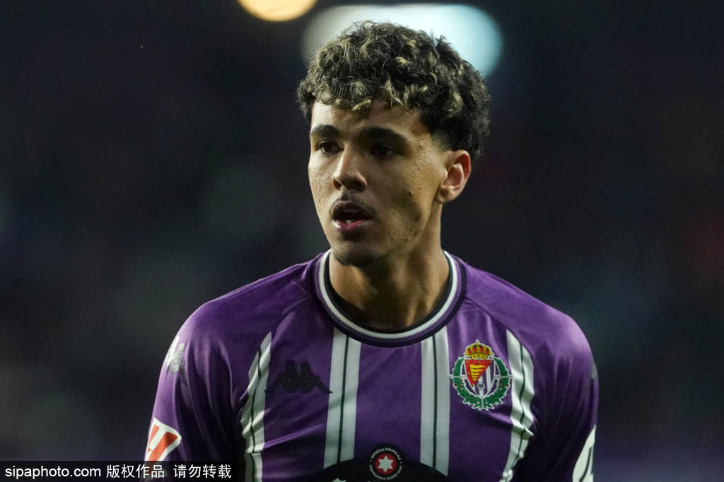 官方:19岁拜仁后卫阿兹努加盟埃弗顿
官方:19岁拜仁后卫阿兹努加盟埃弗顿